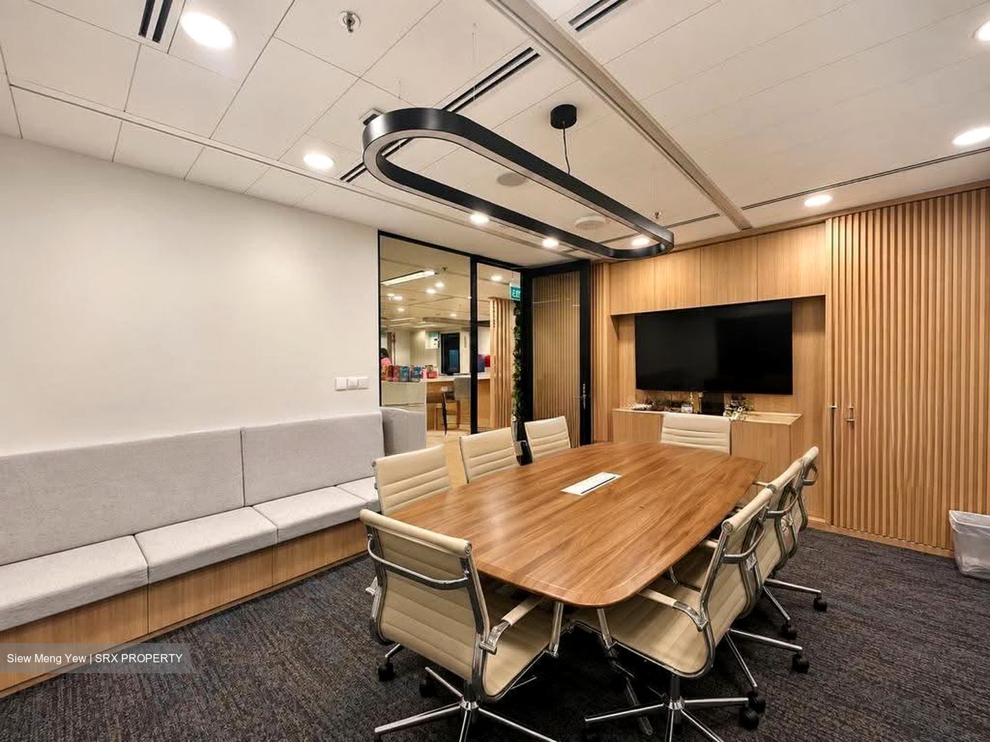 Gateway East (D7), Office #636605801